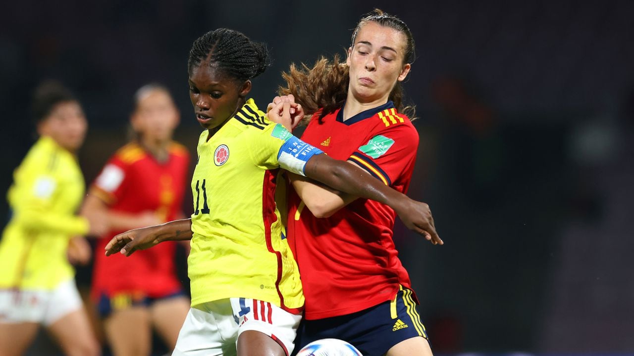 NAVI MUMBAI, INDIA - OCTOBER 12: Lucia Corrales of Spain and Linda Caicedo of Colombia during the FIFA U-17 Women's World Cup 2022 group stage match between Spain and Colombia at DY Patil Stadium on October 12, 2022 in Navi Mumbai, India. (Photo by Getty Images/Stephen Pond - FIFA/FIFA)