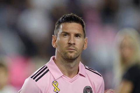 FORT LAUDERDALE, FLORIDA - SEPTEMBER 20: Lionel Messi #10 of Inter Miami looks on before the match between Toronto FC and Inter Miami CF at DRV PNK Stadium on September 20, 2023 in Fort Lauderdale, Florida. (Photo by Carmen Mandato/Getty Images)