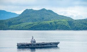 Portaviones estadounidense USS Ronald Reagan navega cerca de Taiwán