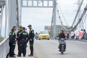 Tras cumplirse 9 años de iniciarse las obras En el Puente de Juanchito, se reforzó la seguridad por parte de la fuerza pública y evitar bloqueos en este sector.