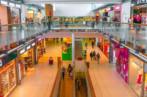Aunque el consumo de los hogares bajó en 2023 por la desaceleración económica, los centros comerciales en Cali siguen haciendo inversiones para mejorar su oferta.