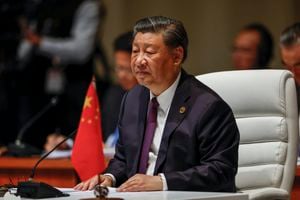 El presidente de China, Xi Jinping, asiste a la sesión plenaria durante la Cumbre BRICS de 2023 en Johannesburgo, Sudáfrica, el 23 de agosto de 2023.