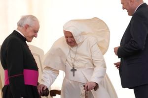 El Papa Francisco sigue presentado inconvenientes con su movilidad. (AP Photo/ Andrew Medichini).