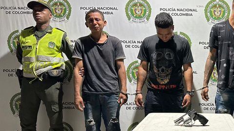 Hombre rompió en llanto al ser capturado por la Policía en Santa Marta.