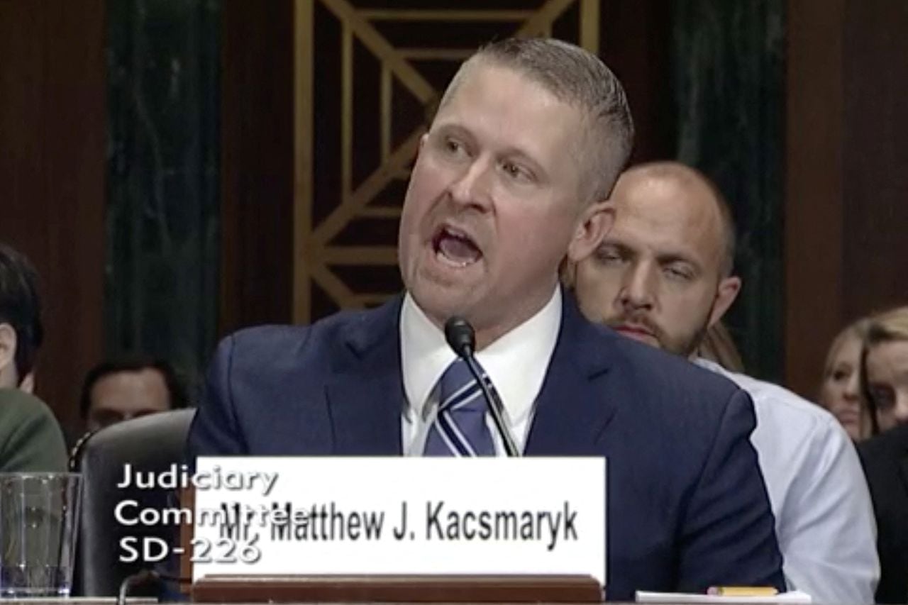 Matthew Kacsmaryk responde preguntas durante su audiencia de nominación ante el Comité Judicial del Senado de EE. UU.