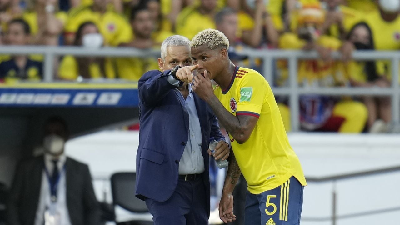 Colombia's coach Reinaldo Rueda gives direction to his player Colombia's Wilmar Barrios during a qualifying soccer match against Peru for the FIFA World Cup Qatar 2022 at Roberto Melendez stadium in Barranquilla, Colombia, Friday, Jan. 28, 2022. (AP/Fernando Vergara)