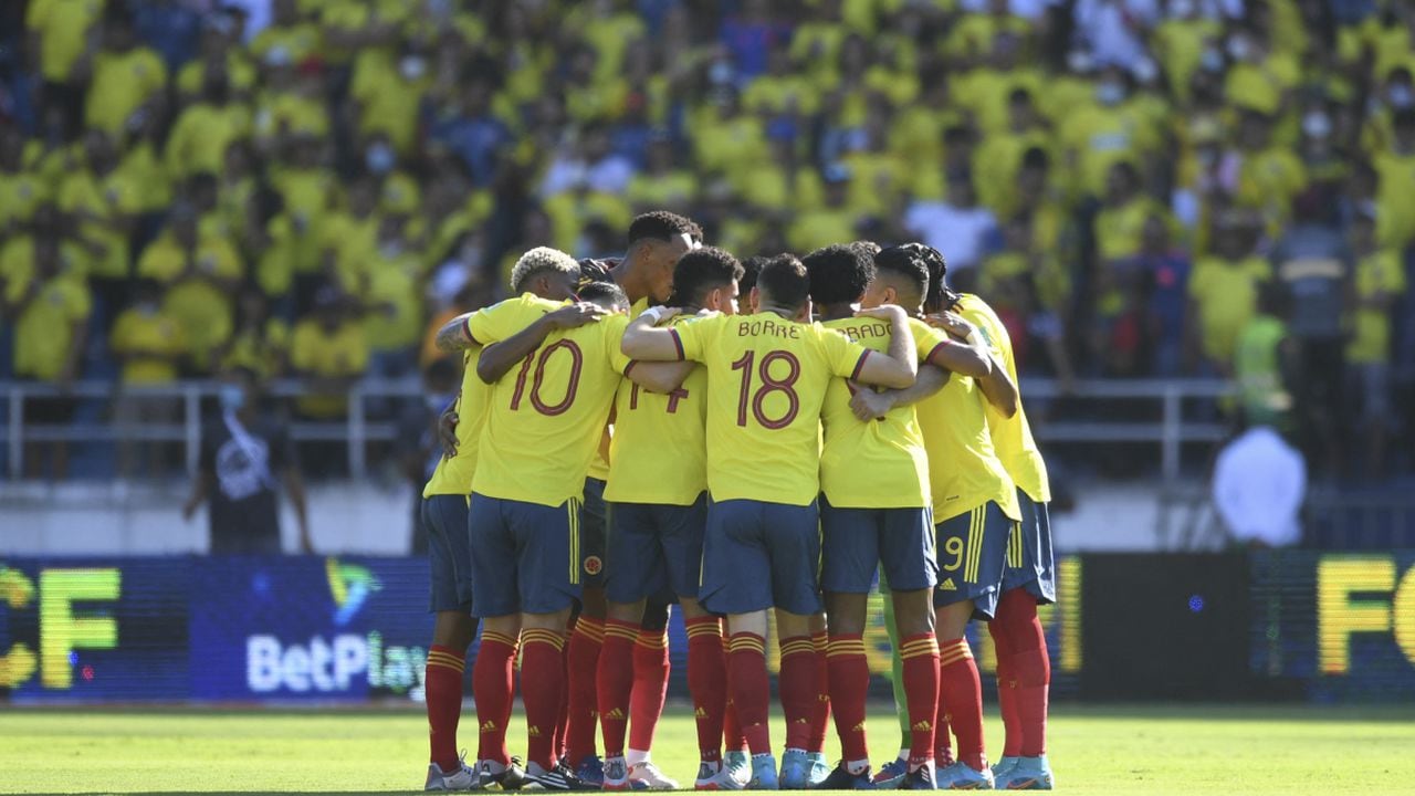 Colombia's players are seen during a pep talk before the start of their South American qualification football match for the FIFA World Cup Qatar 2022 against Peru at the Roberto Melendez Metropolitan Stadium in Barranquilla, Colombia, on January 28, 2021.
AFP/DANIEL MUNOZ