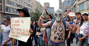 Las marchas contra el fracking y la exigencia de la protección de los recursos naturales son frecuentes en el país. Foto: Mauricio Ochoa/Semana