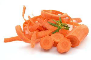 La zanahoria aporta vitaminas que favorecen la salud de la piel.