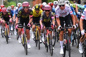 Esteban Chaves al ataque en el Giro de Italia 2024