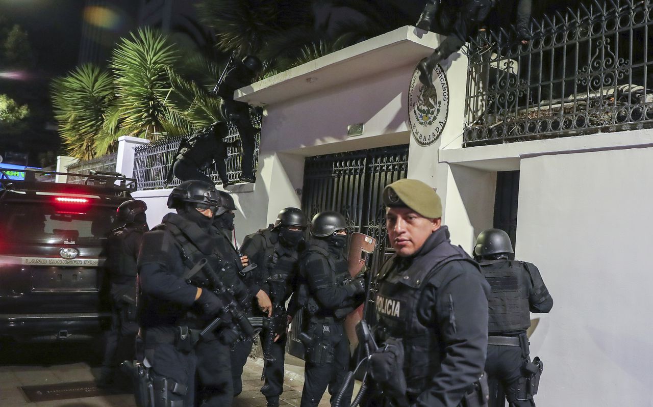 El episodio ocurrió horas después de que el gobierno mexicano concediera el asilo político al exvicepresidente Jorge Glas, que permanecía en la sede diplomática desde diciembre de 2023.