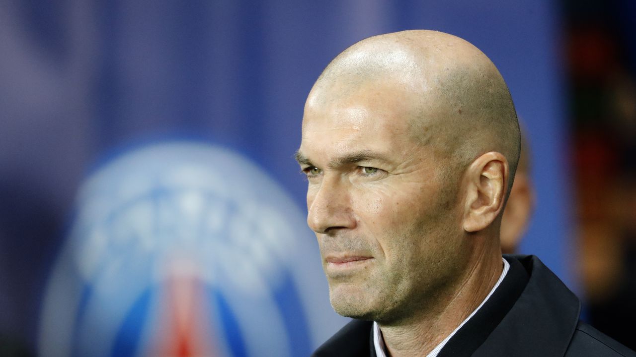 (FILES) In this file photo taken on September 18, 2019, then Real Madrid's French coach Zinedine Zidane looks on prior to the start of the UEFA Champions league Group A football match between Paris Saint-Germain and Real Madrid at the Parc des Princes stadium in Paris. - Paris Saint-Germain is close to reaching an agreement with Zidane to become the club's next coach, French Radio stations Europe 1 and RMC Sport announced on June 10, 2022. (Photo by Thomas SAMSON / AFP)
