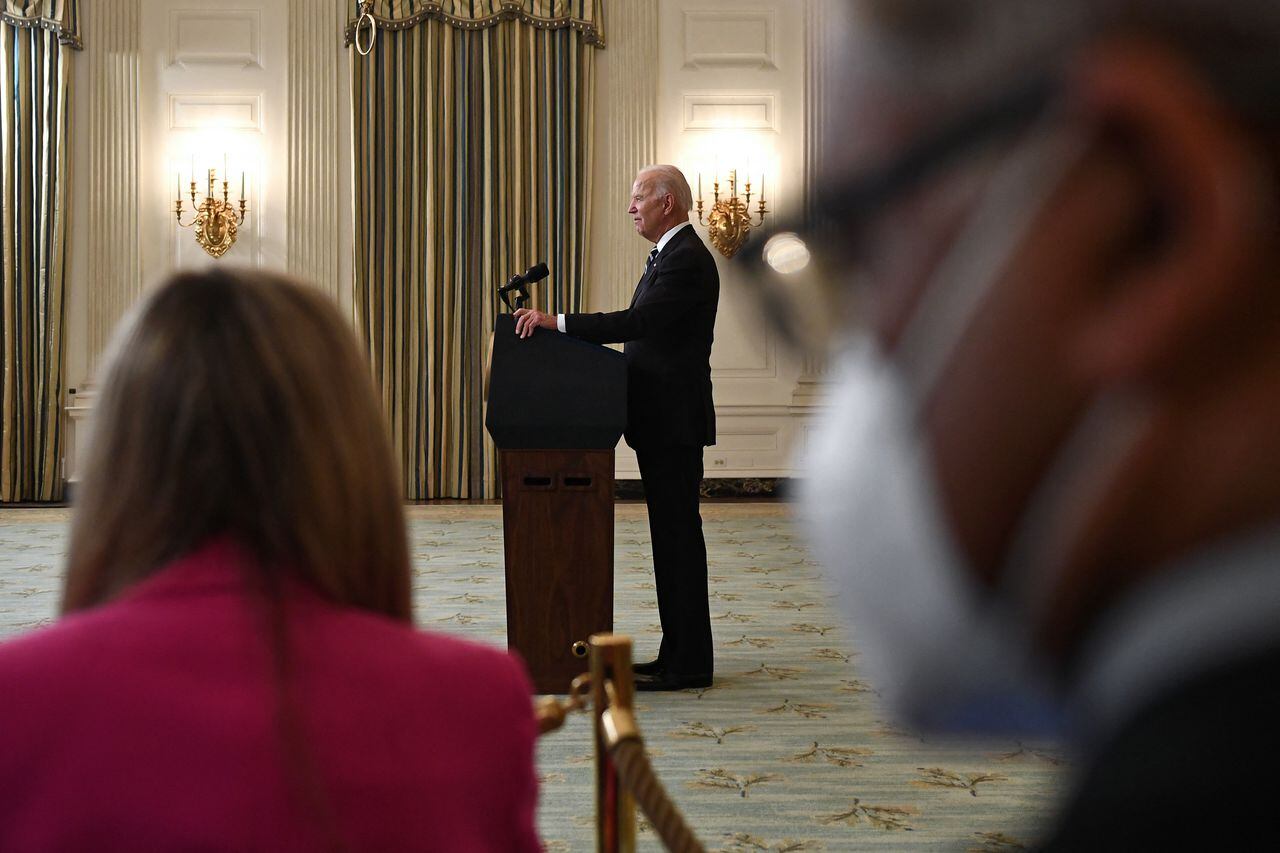 El presidente de los Estados Unidos, Joe Biden, pronuncia comentarios sobre los planes para detener la propagación de la variante Delta y aumentar las vacunas Covid-19 en el Comedor Estatal de la Casa Blanca, en Washington, DC, el 9 de septiembre de 2021 (Foto de Brendan Smialowski / AFP)