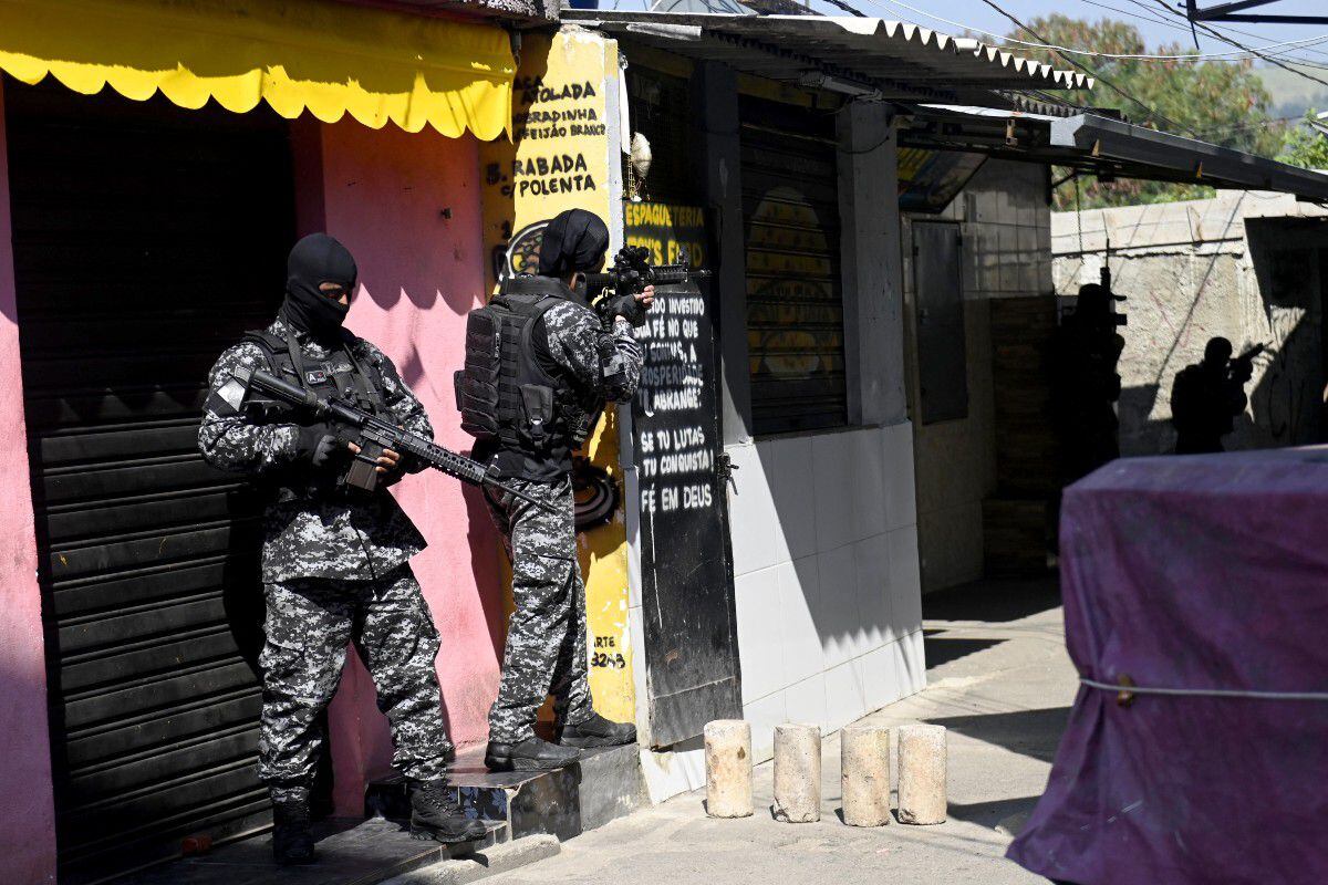 Al menos 25 muertos en Brasil tras operativo policial en una favela de Río  de Janeiro