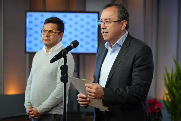El ministro del Interior, Alfonso Prada hizo el anuncio junto al comisionado de Paz, Danilo Rueda
