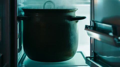 ¿Es malo guardar una olla caliente en la nevera?