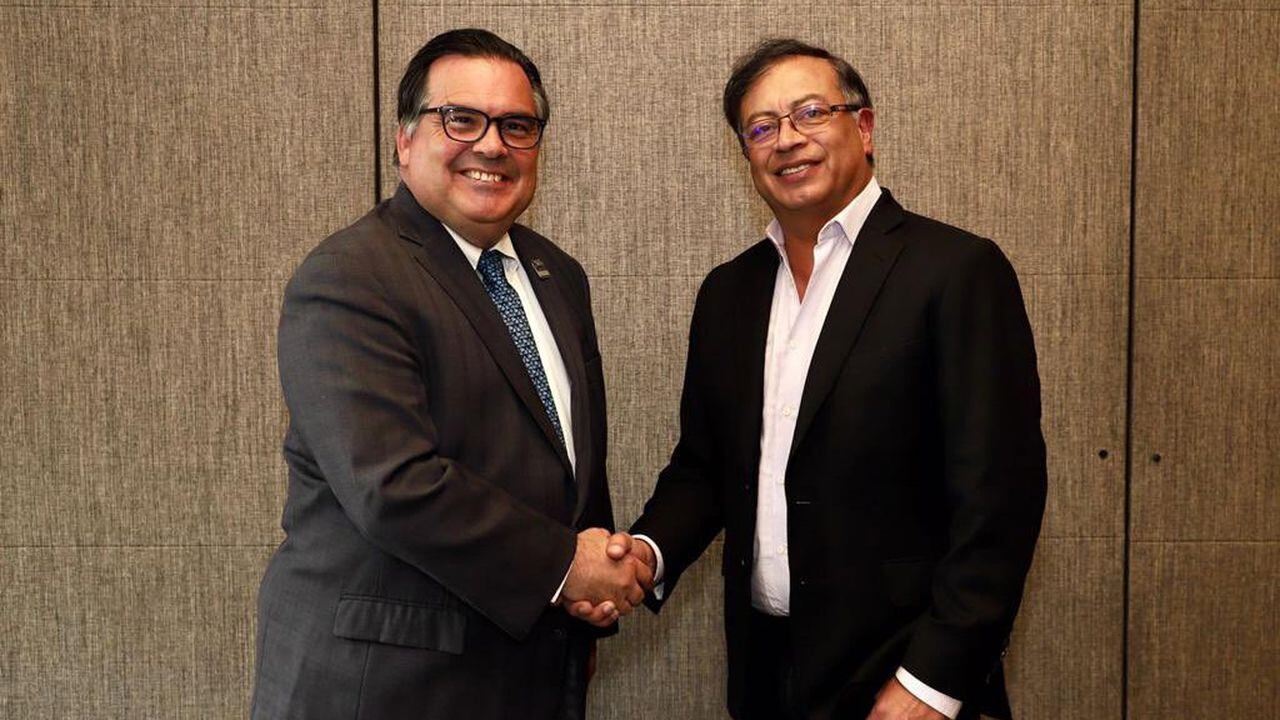 Gustavo Petro y Francisco L. Palmieri, embajador encargado de Estados Unidos en Colombia.