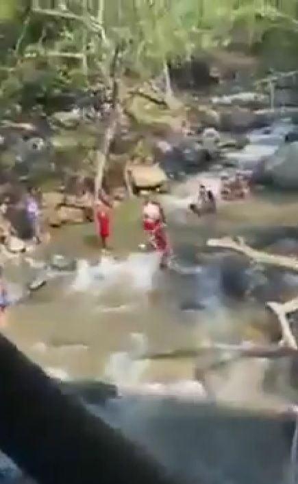 El indignante cobro de la guardia indígena a la comunidad para ingresar a un río público en Santander de Quilichao.