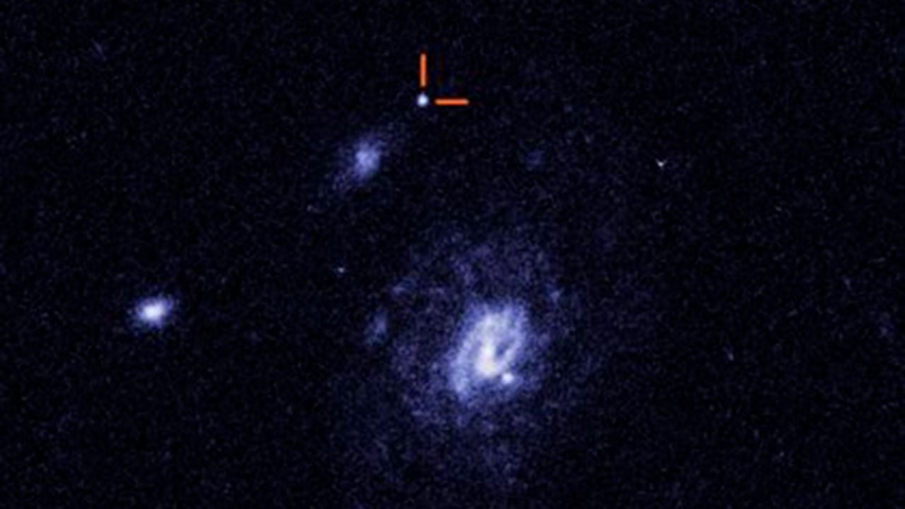 El telescopio Hubble capta un estallido de luz extraordinariamente brillante en el universo.