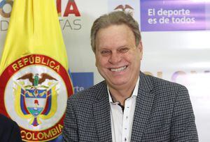 Ramón Jesurún Franco presidente de la Federación Colombiana de Fútbol .