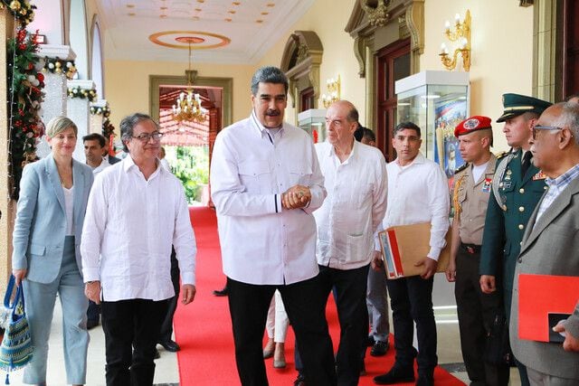 En el Palacio de Miraflores los presidentes Gustavo Petro y Nicolás Maduro dialogaron sobre la posibilidad de entablar una relación comercial entre las dos empresas petroleras, Ecopetrol y Pdvesa. Foto Colprensa