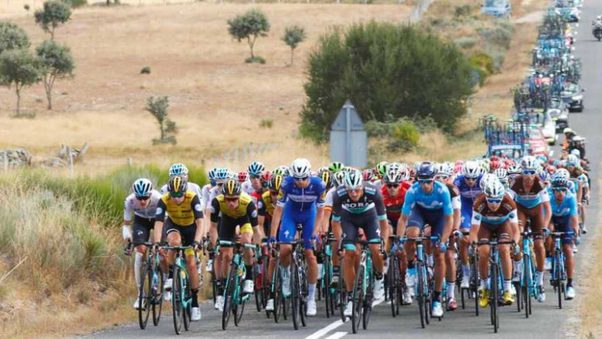 A tan solo 1 del inicio de la Vuelta a España, Colombia amaneció con la lamentable noticia.