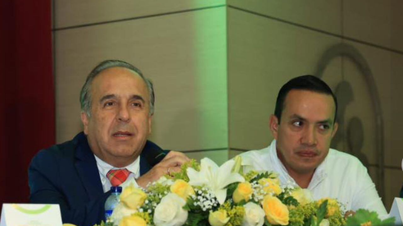 Ministro de Transporte, Guillermo Reyes, y gobernador de Santander, Mauricio Aguilar.