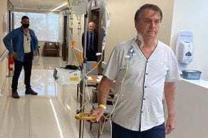 This handout photo obtained from the twitter account of Brazil's President Jair Bolsonaro (@jairbolsonaro), shows Brazil's President Jair Bolsonaro walking at the Vila Nova Star Hospital, in Sao Paulo, Brazil, on July 16, 2021. - Brazil President Jair Bolsonaro was making satisfactory progress according to the hospital where he is receiving treatment for a blocked intestine. Far right leader Bolsonaro was taken to a military hospital in the capital Brasilia on Wednesday after suffering persistent hiccups and abdominal pain for around 10 days. (Photo by - / Jair Bolsonaro's official Twitter account / AFP) / RESTRICTED TO EDITORIAL USE - MANDATORY CREDIT "AFP PHOTO / Jair Bolsonaro's official Twitter account (@jairbolsonaro)  " - NO MARKETING - NO ADVERTISING CAMPAIGNS - DISTRIBUTED AS A SERVICE TO CLIENTS