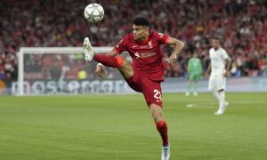 Liverpool's Luis Diaz controls the ball during the Champions League final soccer match between Liverpool and Real Madrid at the Stade de France in Saint Denis near Paris, Saturday, May 28, 2022. (AP Photo/Kirsty Wigglesworth)
