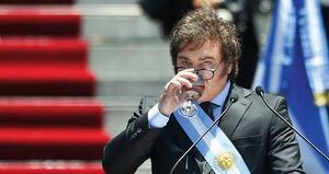 El mandatario argentino decretó una dura serie de recortes estatales para intentar apaciguar la situación económica.