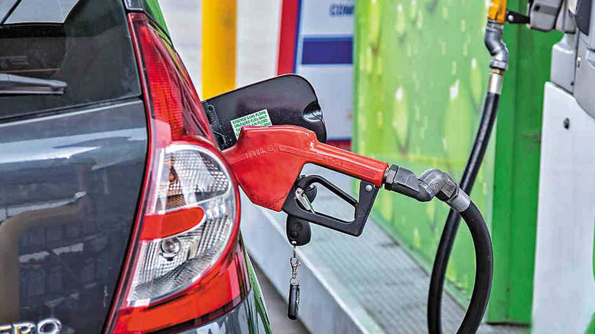 La gasolina es uno de los costos que tienen que afrontar los hogares.
