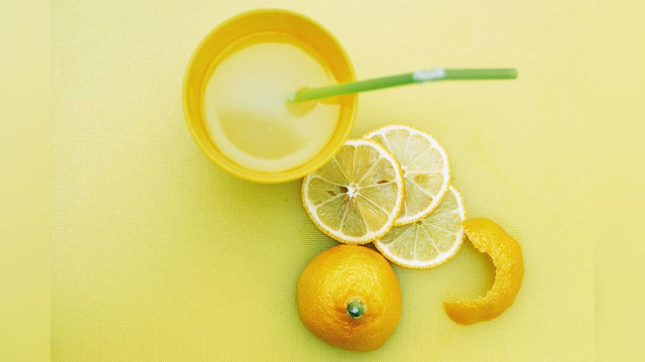 La cáscara de limón también aporta beneficios para el organismo como le jugo de esta fruta. Foto: Getty Images.