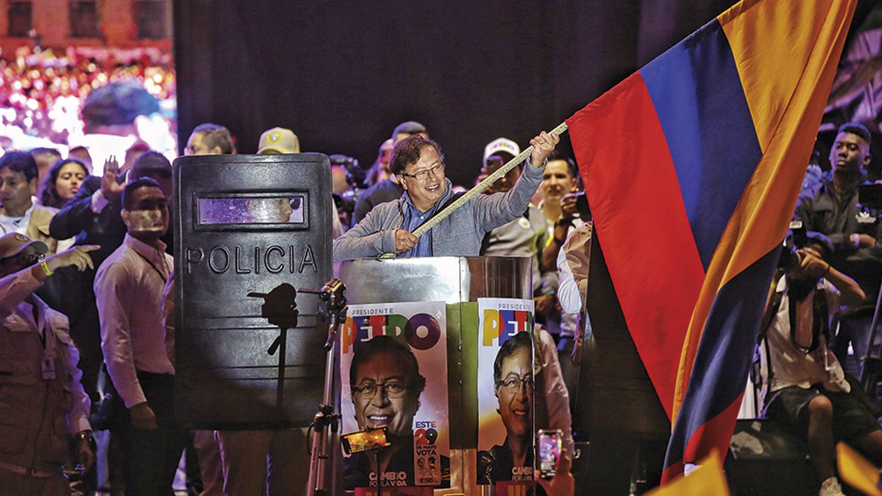 El candidato Gustavo Petro denunció amenazas en su contra y el Gobierno tuvo que reforzar su seguridad. Cerró campaña en la Plaza de Bolívar de Bogotá con un concierto.