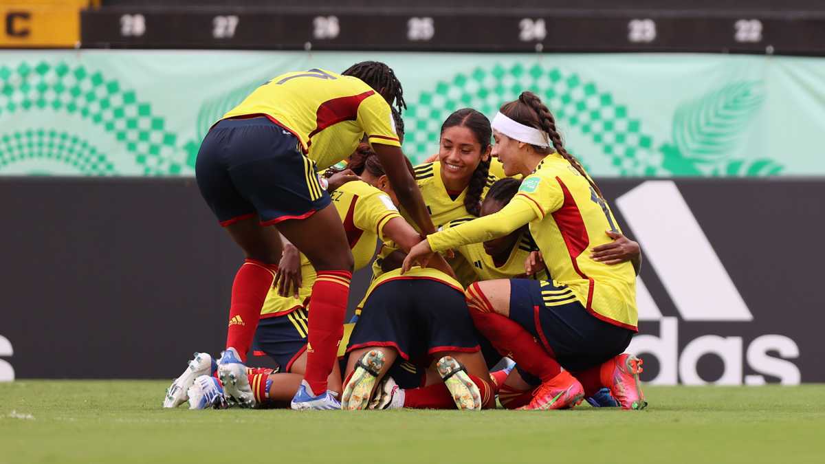 ALAJUELA, COSTA RICA - AUGUST 10: Colombia celebrates after Mariana Munoz scores the first goal against Germany at Alejandro Morera Soto on August 10, 2022 in Alajuela, Costa Rica. (Photo by Tim Nwachukwu - FIFA/FIFA via Getty Images)