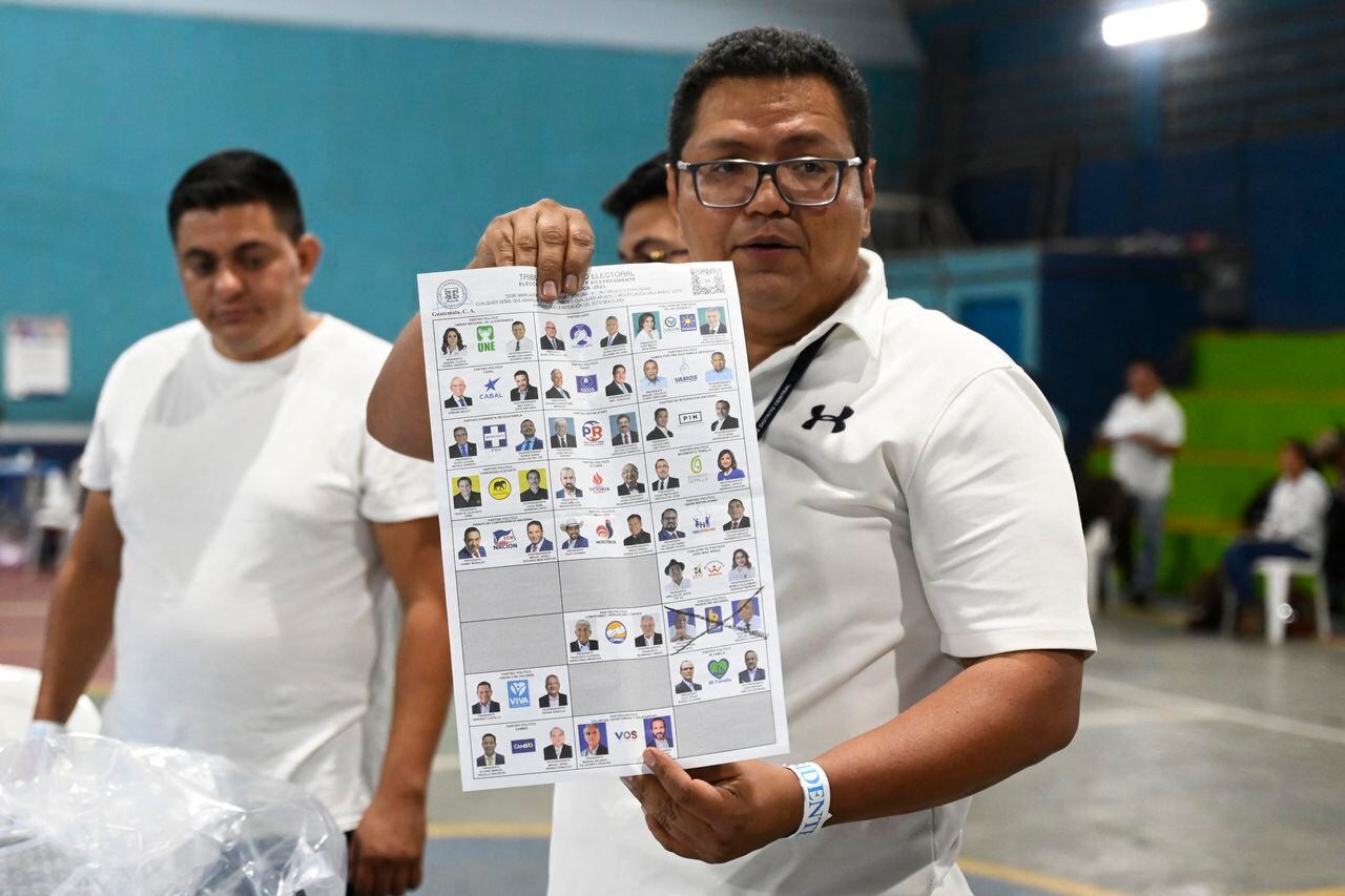 Los centros de votación cerraron este domingo en Guatemala y comenzó el conteo de votos para las elecciones presidenciales, legislativas y municipales, informó el Supremo Electoral Juzgado.