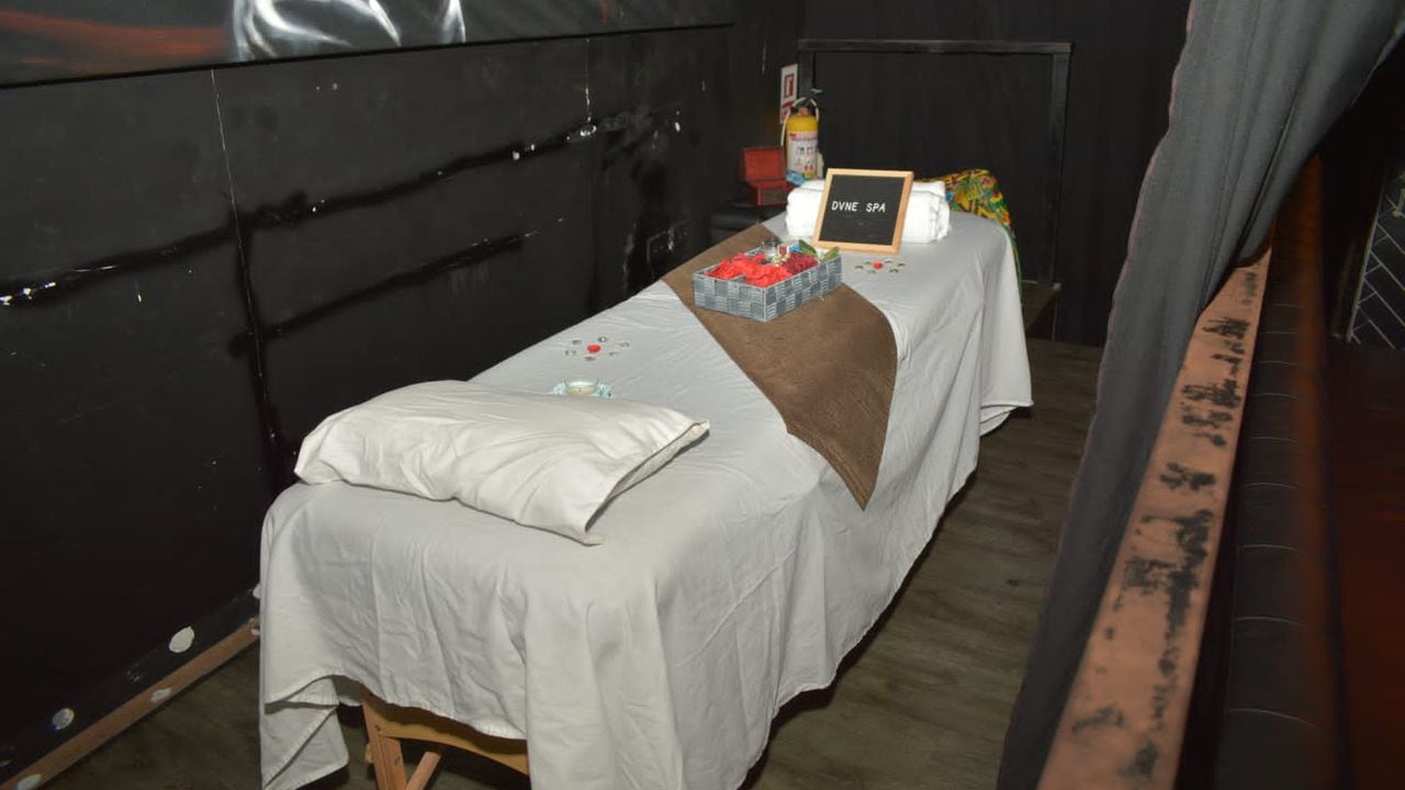 Un discoteca en Cartagena ofrecía supuestos servicios de masajes. Autoridades no descartan que se trate de turismo sexual.