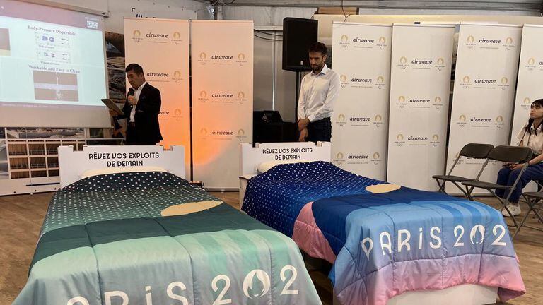 Estas son las camas 'anti-sexo' de los atletas en los Juegos Olímpicos de París 2024.
