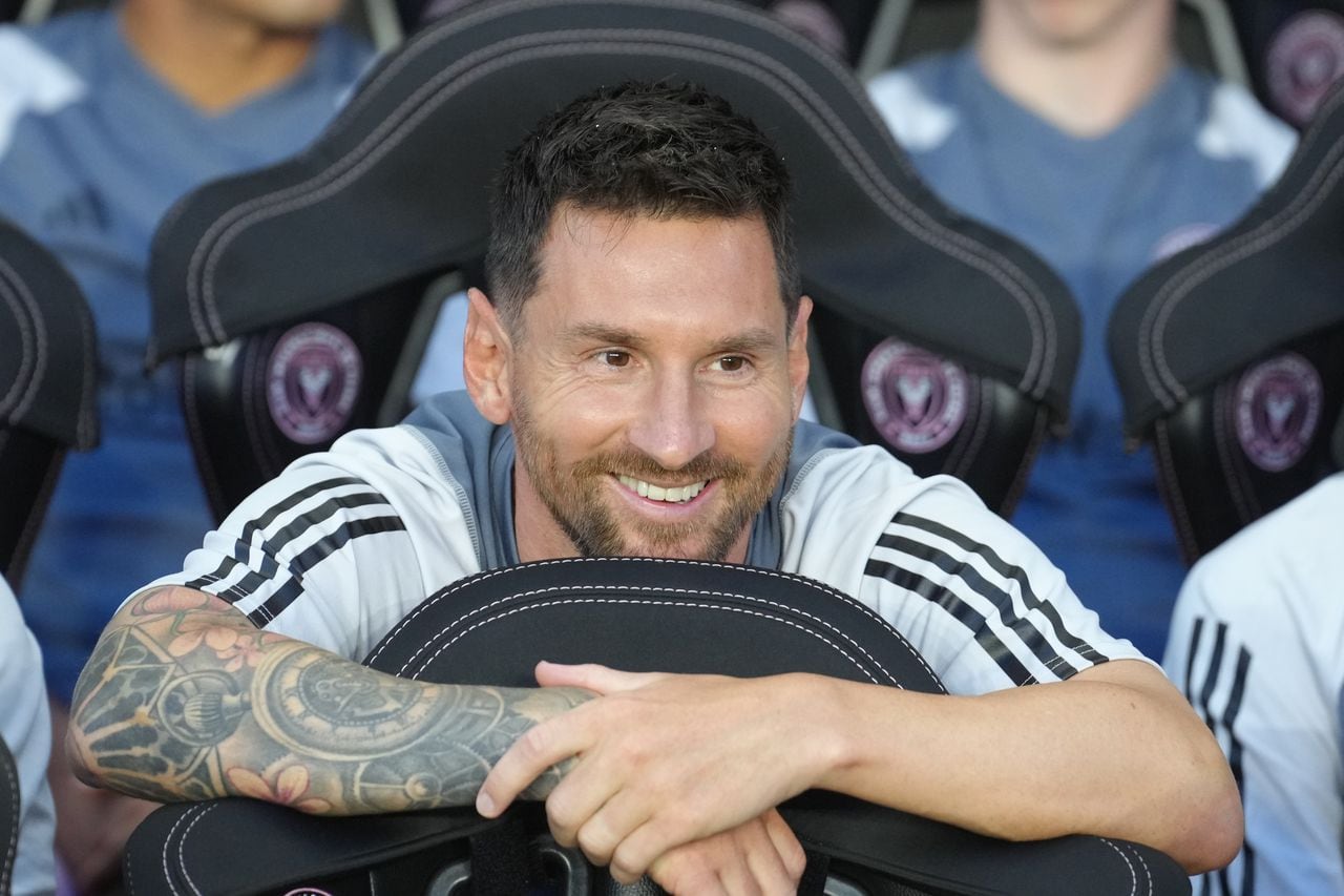 FORT LAUDERDALE, FL - JULY 21: Inter Miami midfielder Lionel Messi (10) smiles on the bench before the Leagues Cup game between Cruz Azul and Inter Miami CF on Friday, July 21, 2023 at DRV PNK Stadium, Fort Lauderdale, Fla. (Photo by Peter Joneleit/Icon Sportswire via Getty Images)