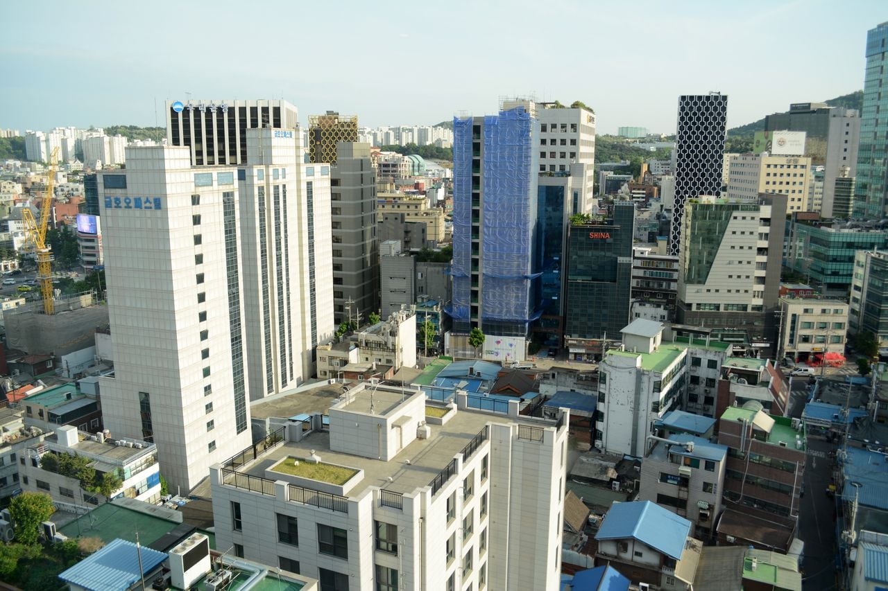 Los bloques de apartamentos son el formato de vivienda predominante en Seúl, Corea del Sur.