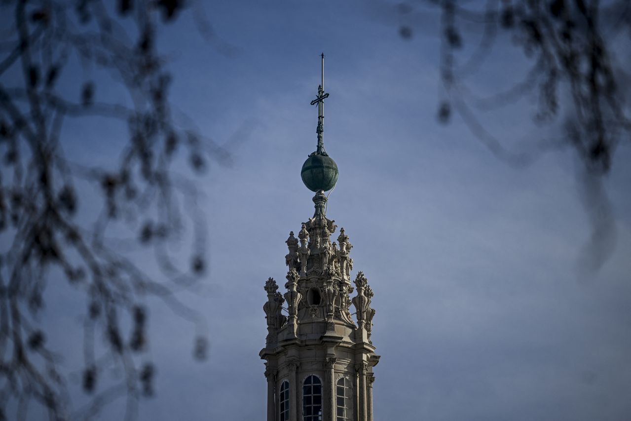 The top of a basilica is pictured in Lisbon on February 13, 2023. - Catholic clergy in Portugal have abused nearly 5,000 children since 1950, an independent commission said on February 13, 2023, announcing its findings after hearing hundreds of victim accounts. (Photo by PATRICIA DE MELO MOREIRA / AFP)