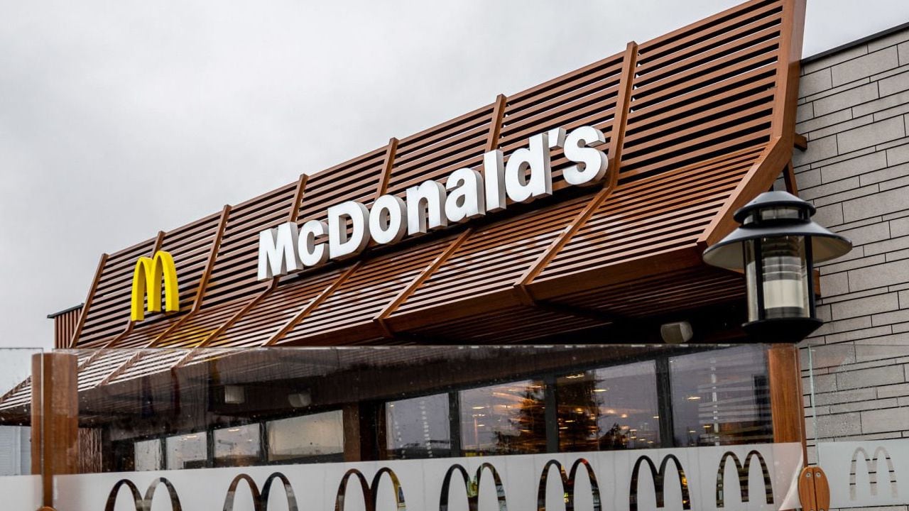 La cadena de restaurantes de comida rápida McDonald's se une a empresas como Amazon y Salesforce que anunciaron despidos en la compañía durante 2023