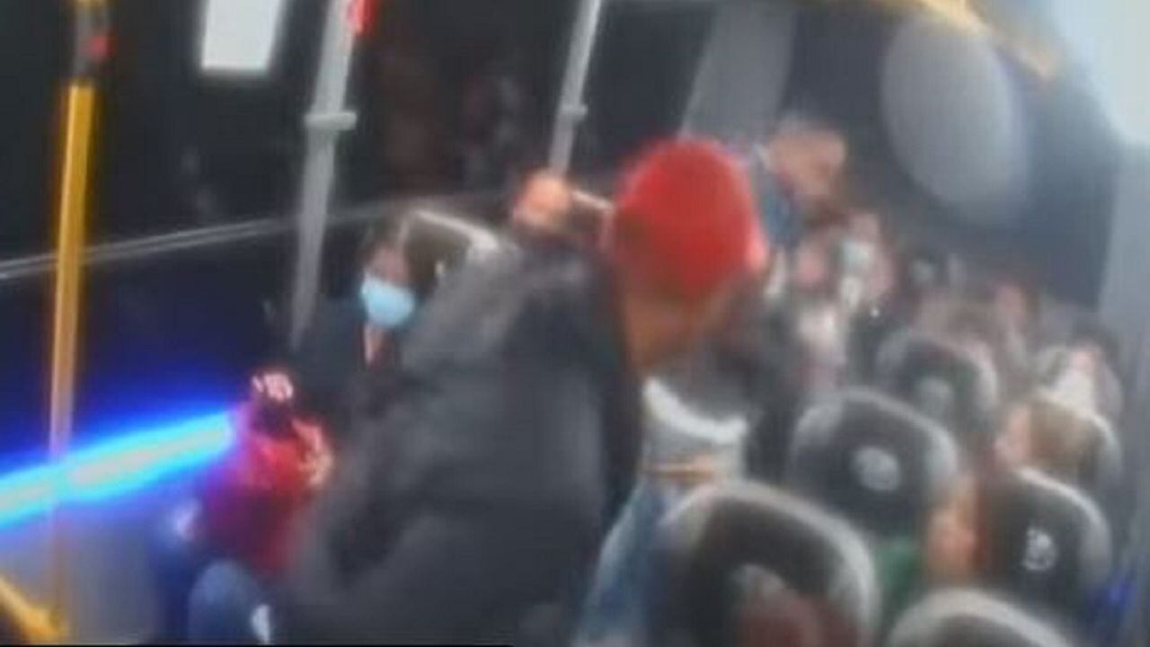 Ladrones atracan a pasajeros de bus en vía Bogotá-Cota