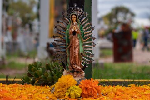 La Virgen de Guadalupe es una figura religiosa muy importante en varias zonas de Colombia.