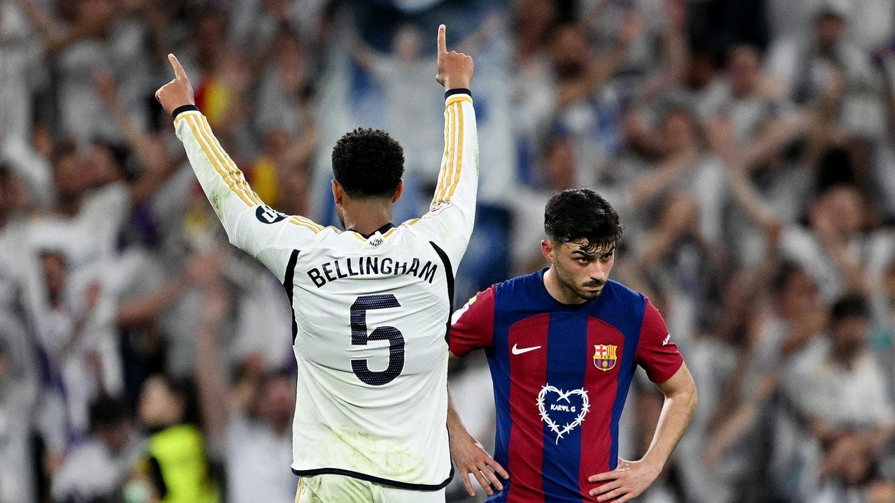 MADRID, SPAIN - APRIL 21: Pedri of FC Barcelona looks dejected as Jude Bellingham of Real Madrid celebrates scoring his team's third goal during the LaLiga EA Sports match between Real Madrid CF and FC Barcelona at Estadio Santiago Bernabeu on April 21, 2024 in Madrid, Spain. (Photo by David Ramos/Getty Images)