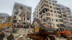 Algunos videos captaron el desplome de edificios tras el terremoto en Turquía y Siria.