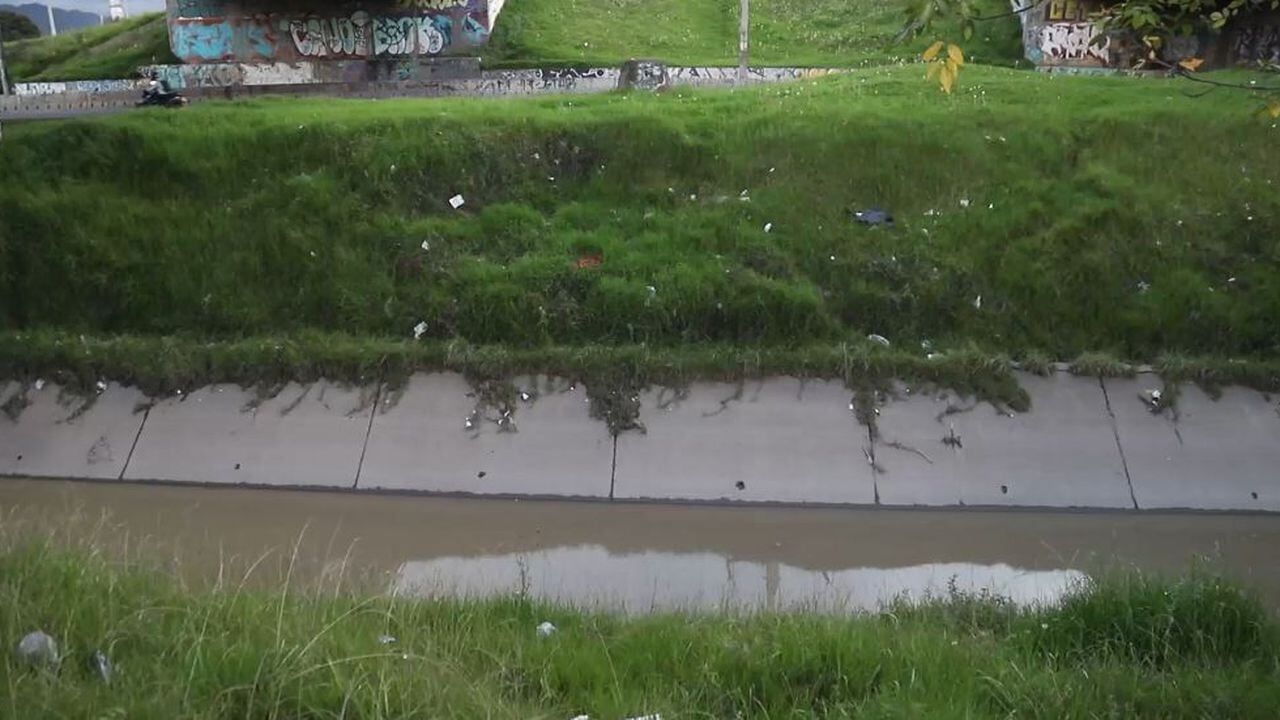 La Personería de Bogotá advirtió que los canales de agua no están en condiciones idóneas de mantenimiento y limpieza al hallarse alta presencia de residuos sólidos, material vegetal y sedimentos.