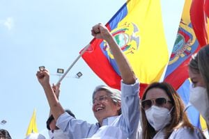 GUAYAQUIL, ECUADOR - APRIL 08:  Presidential candidate Guillermo Lasso waves at supporters during the closing event of his presidential campaign at Yatch Club Naval on April 8, 2021 in Guayaquil, Ecuador. (Photo by Gerardo Menoscal/Agencia Press South/Getty Images)