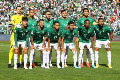 LA PAZ, BOLIVIA - SEPTEMBER 12: Players of Bolivia pose for a photo prior to a FIFA World Cup 2026 Qualifier match between Bolivia and Argentina at Hernando Siles Stadium on September 12, 2023 in La Paz, Bolivia. (Photo by Leonardo Fernandez/Getty Images)