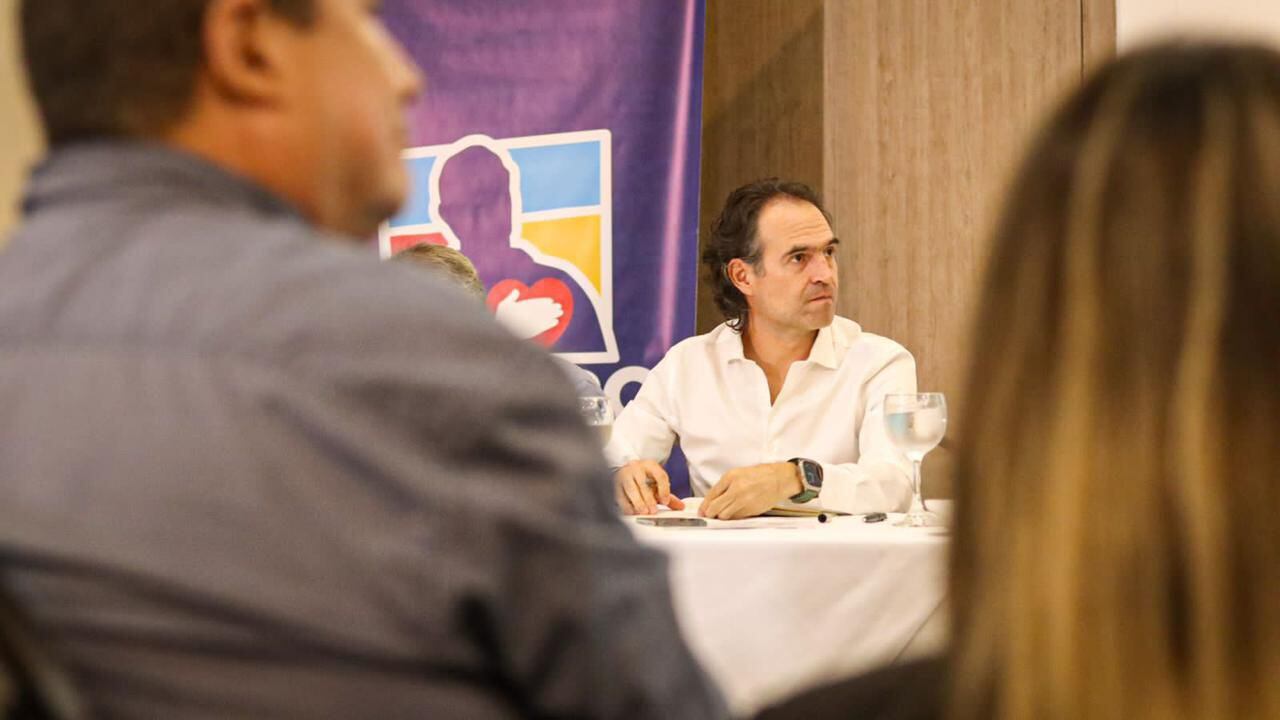 Federico Gutiérrez durante una reunión con el Centro Democrático en Medellín.