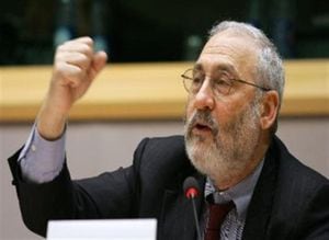Joseph E. Stiglitz , ganador del Premio Nobel de Economia en el 2001.